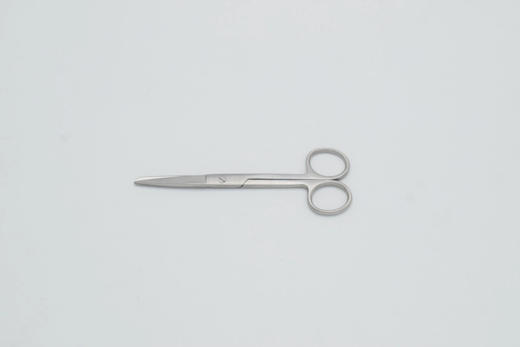 thumbnail interactive-video image 1 of Atlantic 5.5" Curved Operating Scissors - Blunt/Sharp Surgical Vet Instrument (Pack Of 10) 1 of 4