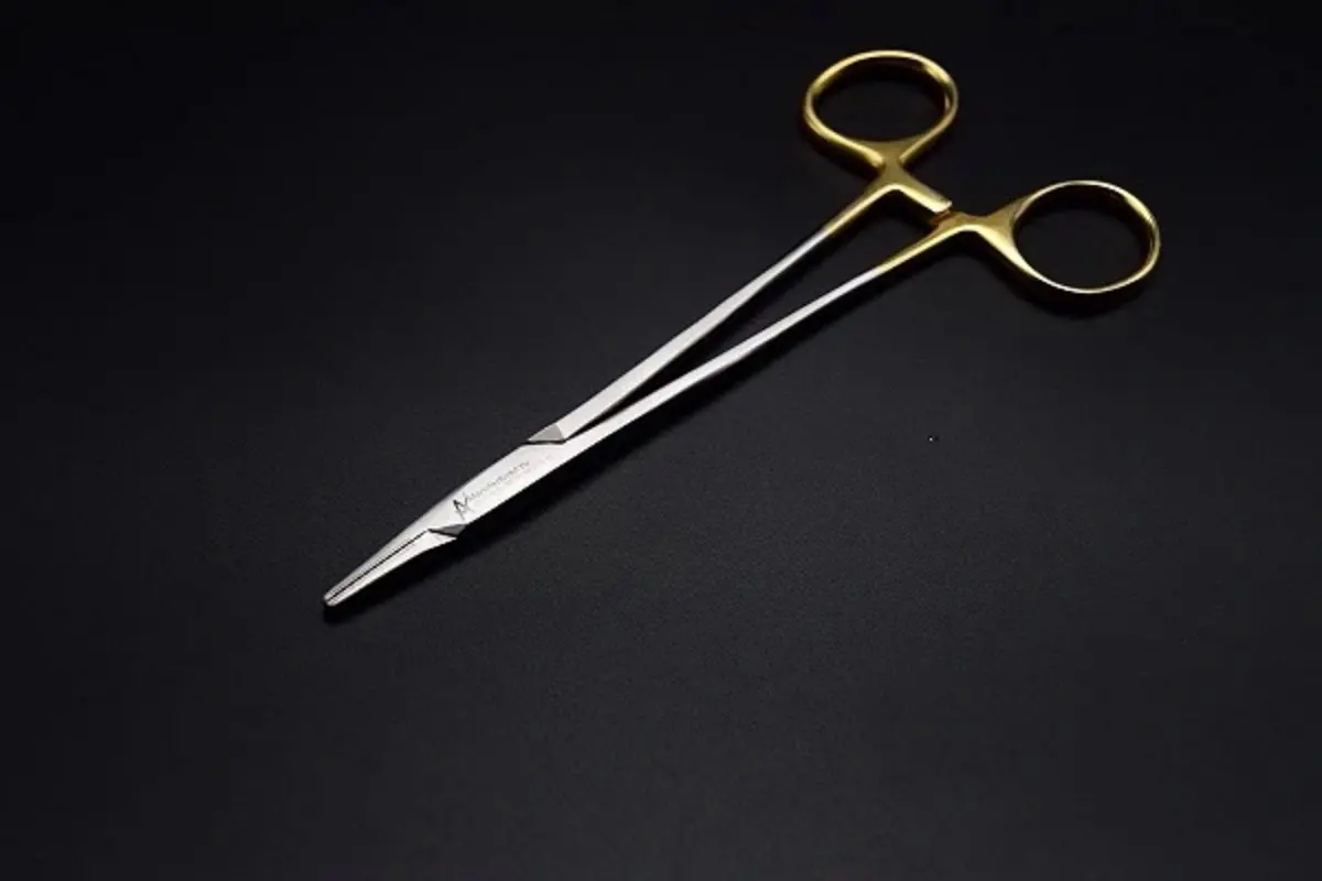 needle holder